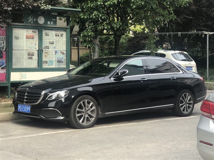 Mercedes-Benz Saloon